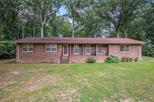 228 Honeysuckle Dr, Commerce, GA, 30529-3802 | Card Image