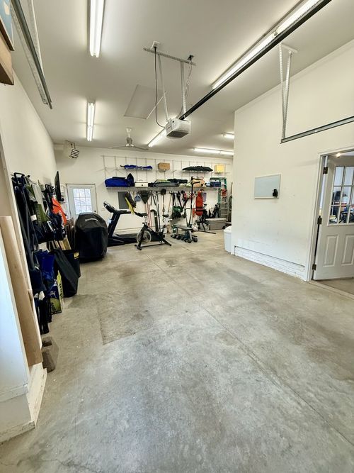 5280 Kristi Ln, Bettendorf, IA, 52722-1116 | Card Image