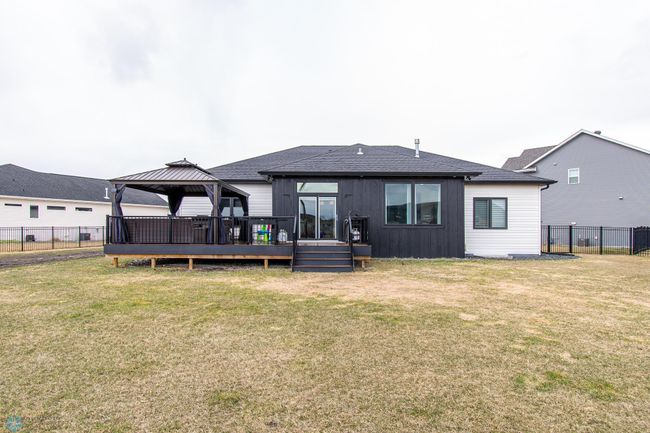 Rear Exterior | Image 94