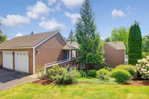 2207-22521 Se 42nd Ter, Issaquah, WA, 98029-7229 | Card Image