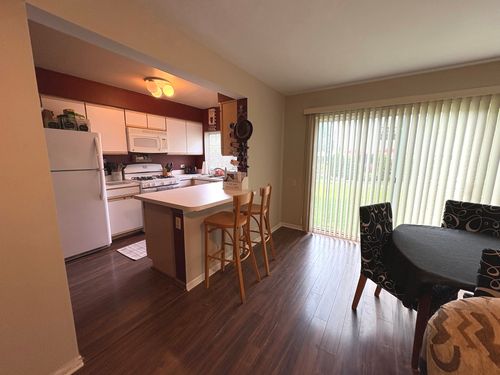 2038 College Green Dr, Elgin, IL, 60123-5618 | Card Image