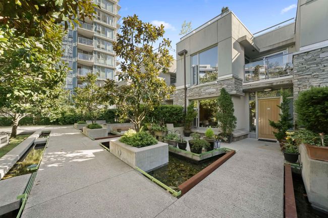 237 - 188 Keefer Place, Townhouse with 2 bedrooms, 2 bathrooms and 1 parking in Vancouver BC | Image 5
