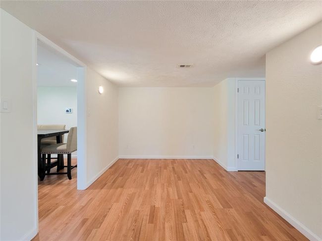 Transitional space into kitchen | Image 10