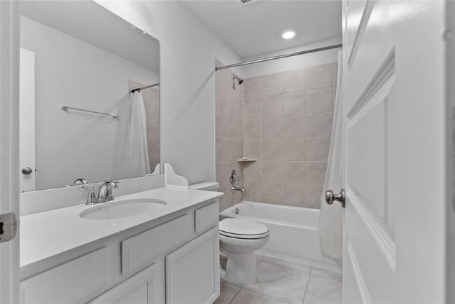 Secondary full bath | Image 15
