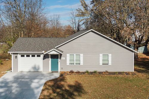 607 E 2nd St, Delavan, IL, 61734-9605 | Card Image