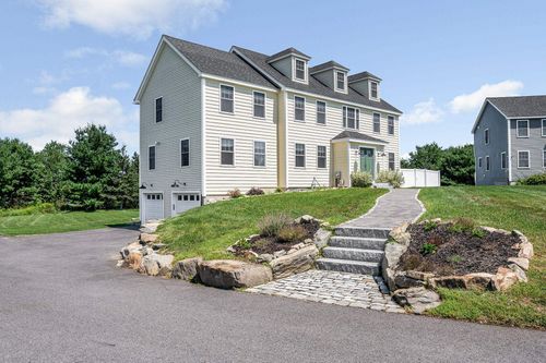 124 Thistlewood Drive, Pelham, NH, 03076 | Card Image
