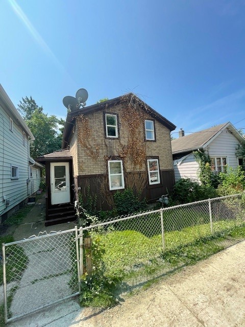 Lorenzo St, Rochester, NY 14611