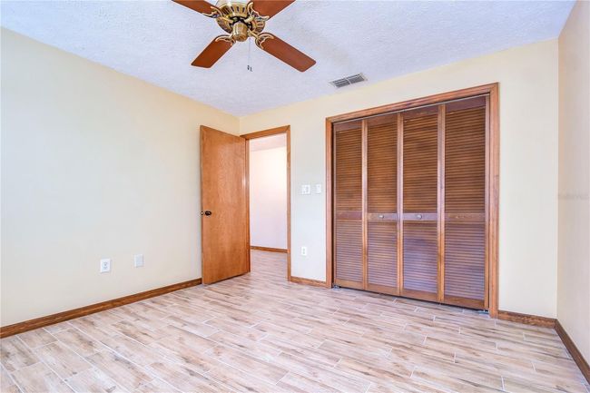 Extensive back yard | Image 57