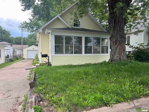 1208 S 13th St, Pekin, IL, 61554-5052 | Card Image