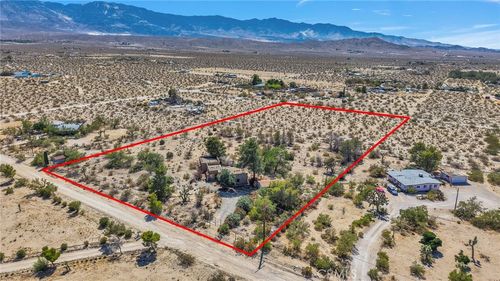 8960 Anza Trl, Lucerne Valley, CA, 92356 | Card Image