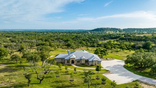 273 Admiral Heights Blvd, Fredericksburg, TX, 78624-2470 | Card Image