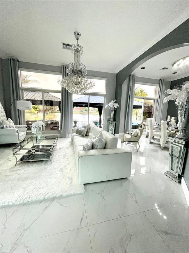 4248 Sw 185 Th Ave, House other with 7 bedrooms, 5 bathrooms and null parking in Miramar FL | Image 4
