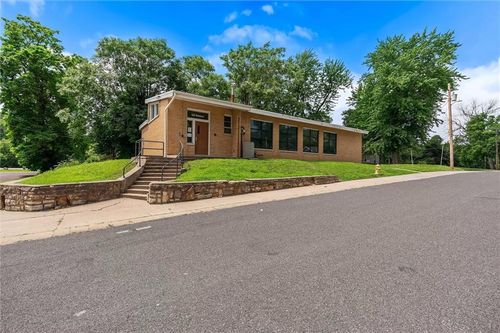 110 Murray Dr, Excelsior Springs, MO, 64024-2523 | Card Image