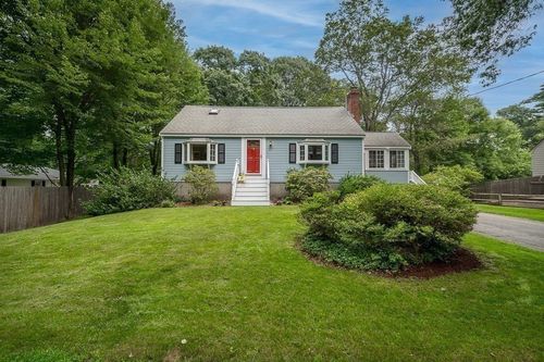 28 Village Lane, Hamilton, MA, 01982 | Card Image