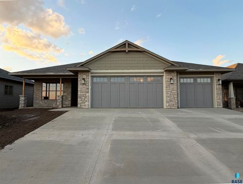 7004 E Copper Stone Cir, Sioux Falls, SD, 57110-7145 | Card Image