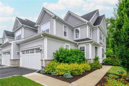 7 Brentwood Cir, Danbury, CT, 06810-1518 | Card Image