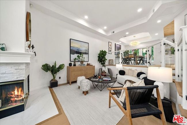 APT-11 - 4414 Moorpark Way, Townhouse with 2 bedrooms, 3 bathrooms and null parking in Toluca Lake CA | Image 5