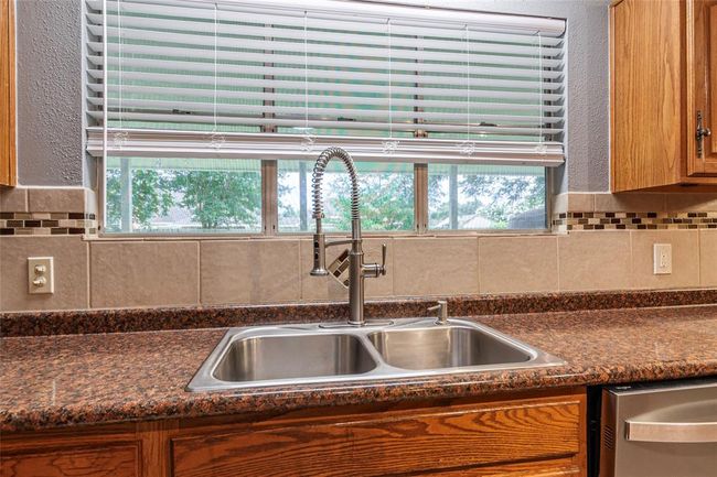 2309 Salisbury Ln, House other with 4 bedrooms, 2 bathrooms and 2 parking in Alvin TX | Image 12