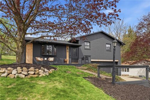 2404 17th St, Beaver Falls, PA, 15010-2571 | Card Image