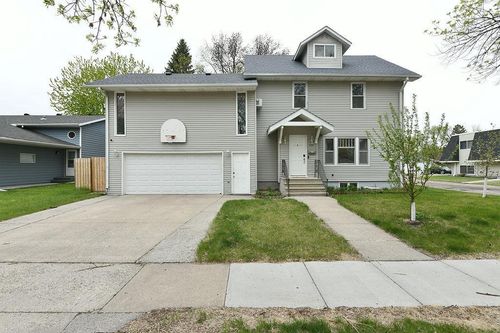 1533 16th St S, Fargo, ND, 58103-4021 | Card Image