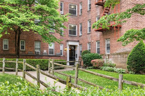 b41-776 Bronx River Rd, Yonkers, NY, 10708-7914 | Card Image