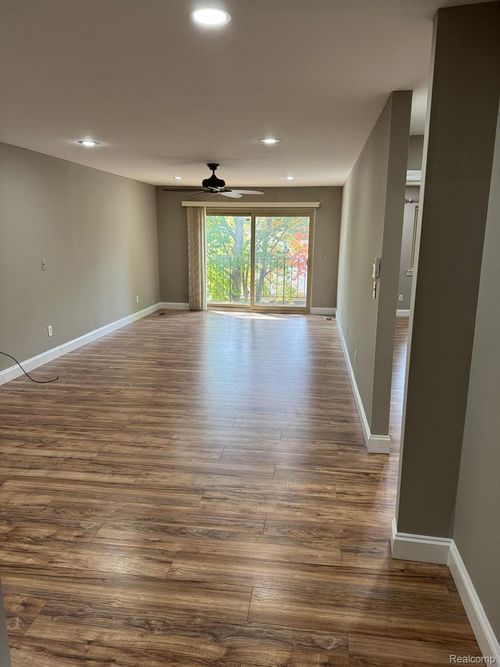 35572 Heritage Ln, Farmington, MI, 48335-3136 | Card Image