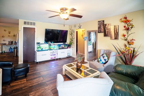 9 Helm Rd, Carpentersville, IL, 60110-1301 | Card Image