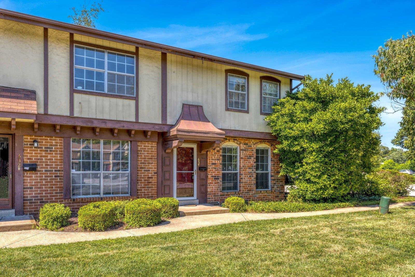 Rosetta Dr, Florissant, MO 63031