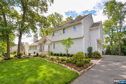 24 Rozmus Ct, Allendale, NJ, 07401-2233 | Card Image