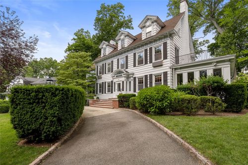 121 Overlook Cir, New Rochelle, NY, 10804-4518 | Card Image