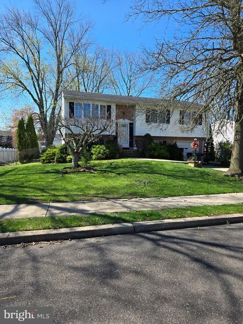 8 Durham Ter, MOUNT HOLLY, NJ, 08060-3207 | Card Image