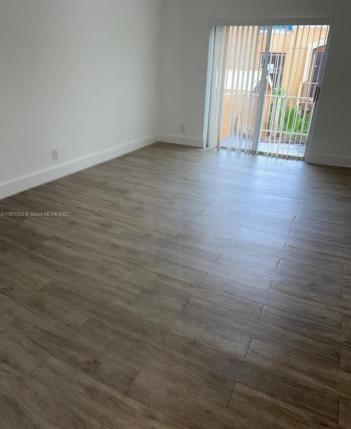 apt-e210-18101 Nw 68th Ave, Hialeah, FL, 33015-3943 | Card Image