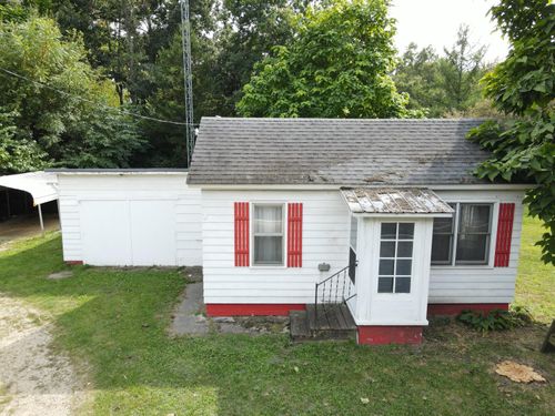 523 White Oak Rd, Lawton, MI, 49065-7705 | Card Image