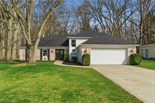 25726 Hidden Acres Dr, Westlake, OH, 44145-4709 | Card Image