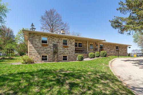 742 Sioux Ln, Saint Peter, MN, 56082-5201 | Card Image