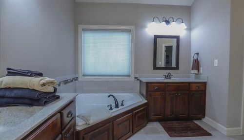 1696 Ne Parkwood Dr, Lee's Summit, MO, 64064-4513 | Card Image