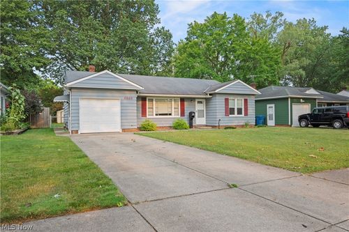 6869 Oakwood Rd, Parma Heights, OH, 44130-3736 | Card Image
