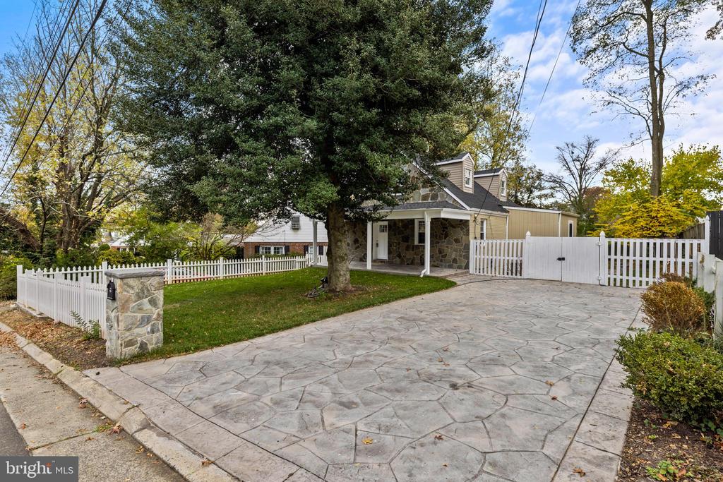 Residential in FALLS CHURCH 2