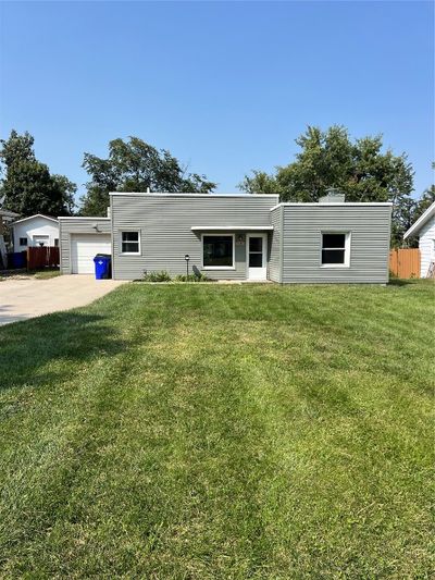 1124 27th Street Ne, House other with 2 bedrooms, 1 bathrooms and null parking in Cedar Rapids IA | Image 3