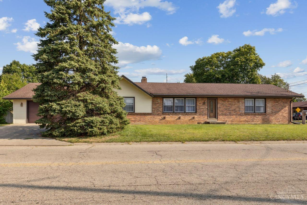 Roger Dr, Trenton, OH 45067