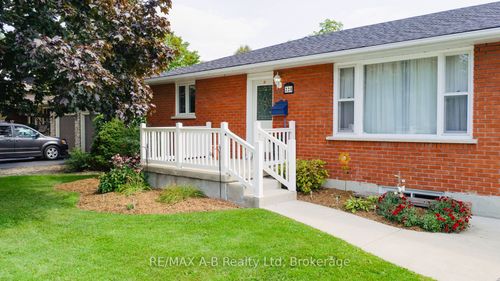 221 Coulton Dr, Mitchell, ON, N0K1N0 | Card Image