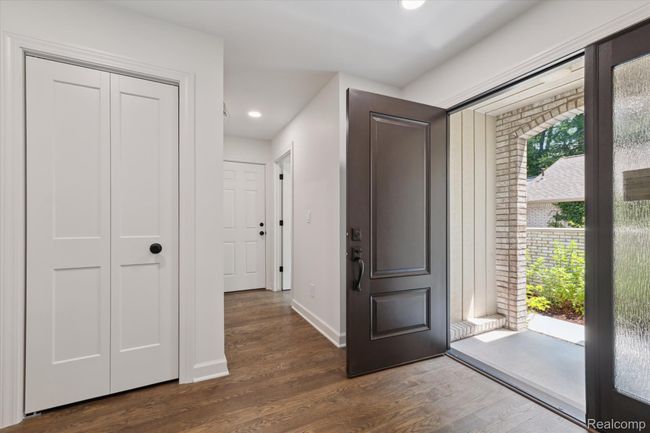 07-1105-Ivyglen-Cir-Bloomfield-Hills-MI-48304-WindowStill-14.jpg | Image 4