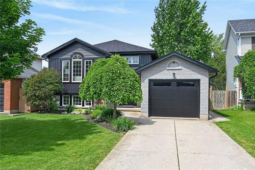 11 Stuart St, Caledonia, ON, N3W2L3 | Card Image