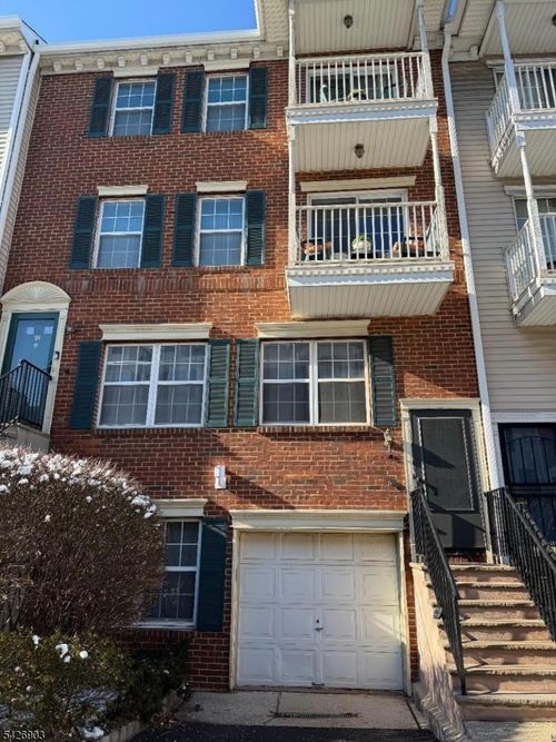 31 Marrow St, Newark, NJ, 07103-3151 | Card Image