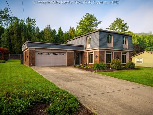 222 Beechwood Est, Scott Depot, WV, 25560-9724 | Card Image