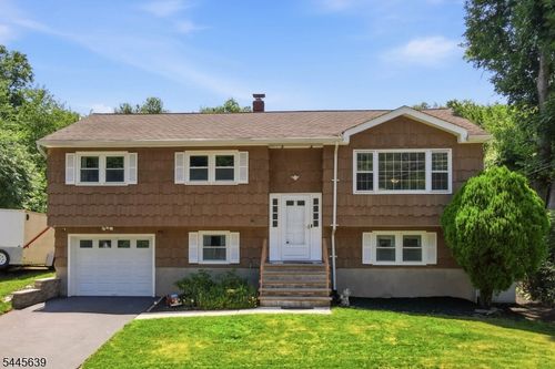 3 Seneca Trl, Oak Ridge, NJ, 07438-9398 | Card Image