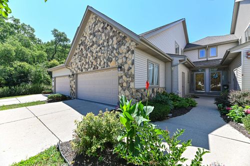 14653 W Wilbur Dr, New Berlin, WI, 53151-5279 | Card Image