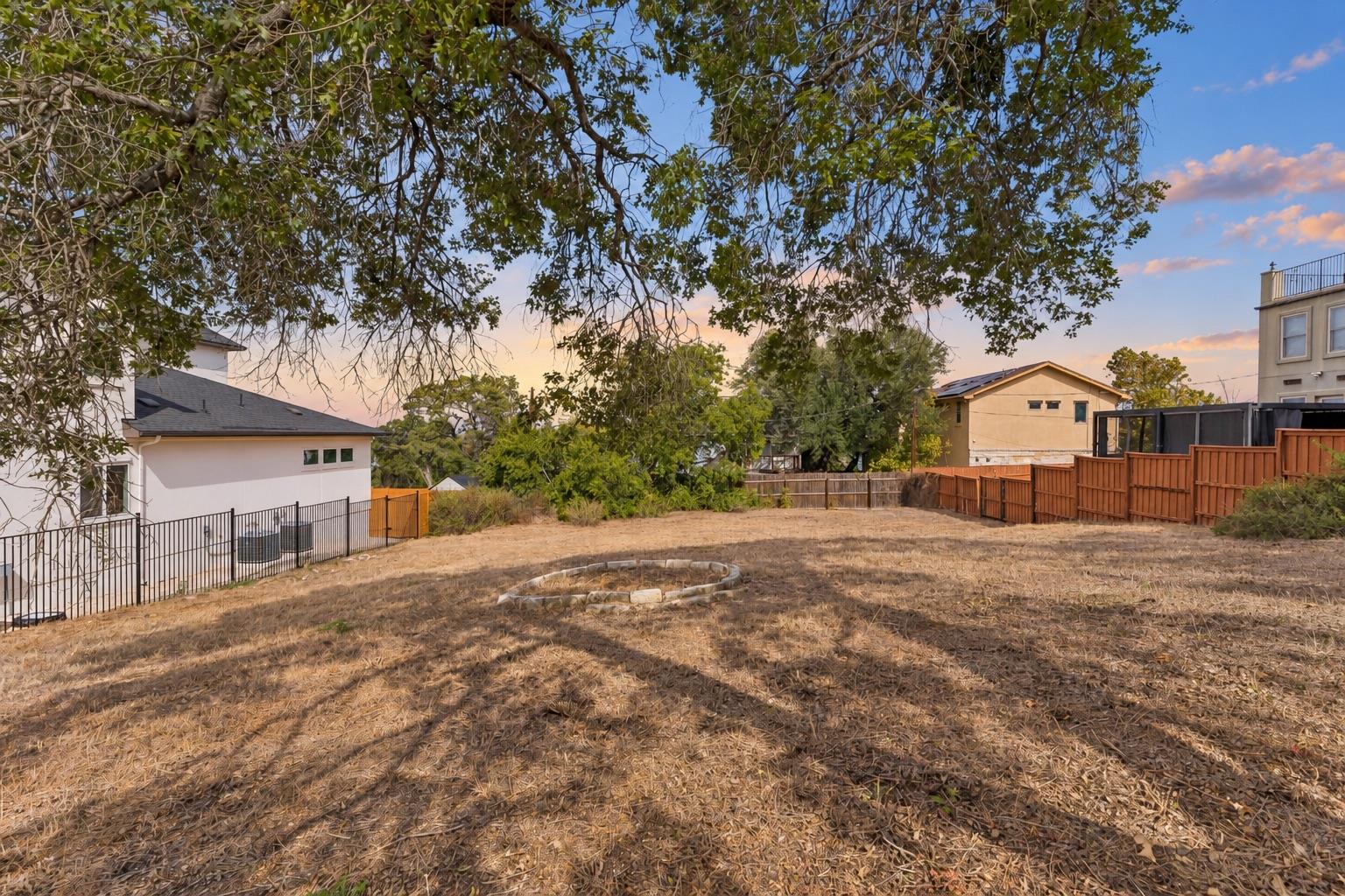 Land in Austin 4