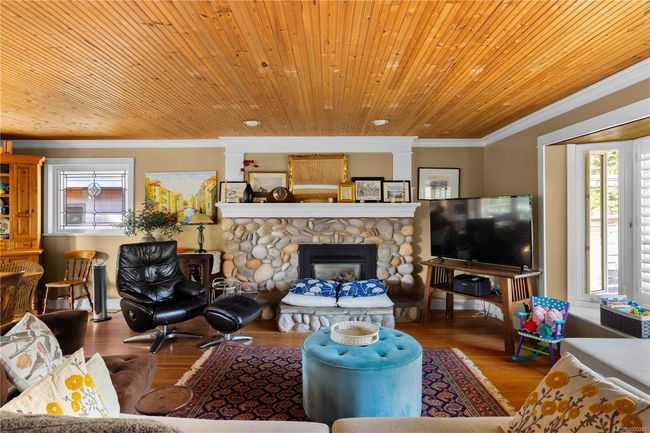 3935 Tudor Ave, House other with 4 bedrooms, 3 bathrooms and 2 parking in Saanich BC | Image 9