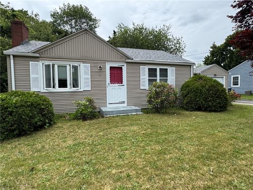 111 Missouri Dr, Warwick, RI, 02886-8120 | Card Image